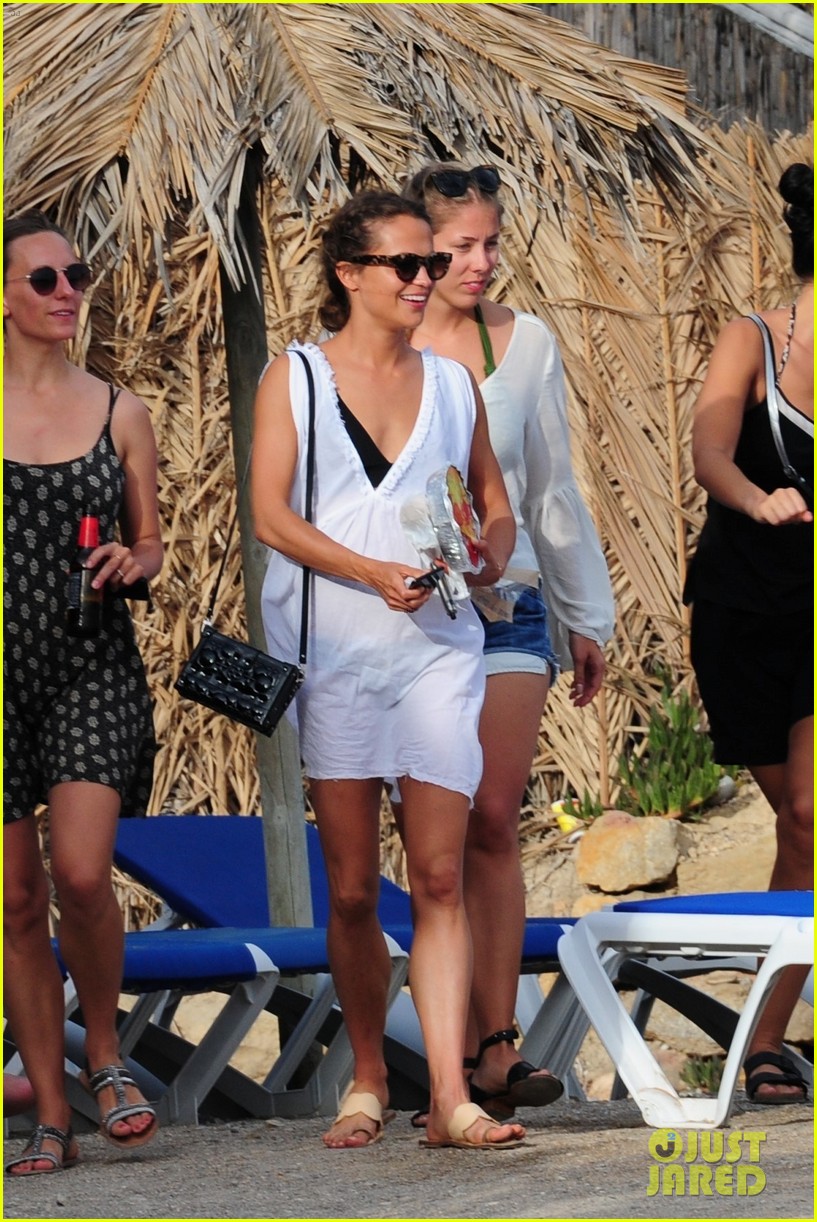 michael-fassbender-alicia-vikander-continue-european-vacation-in-ibiza-06.jpg