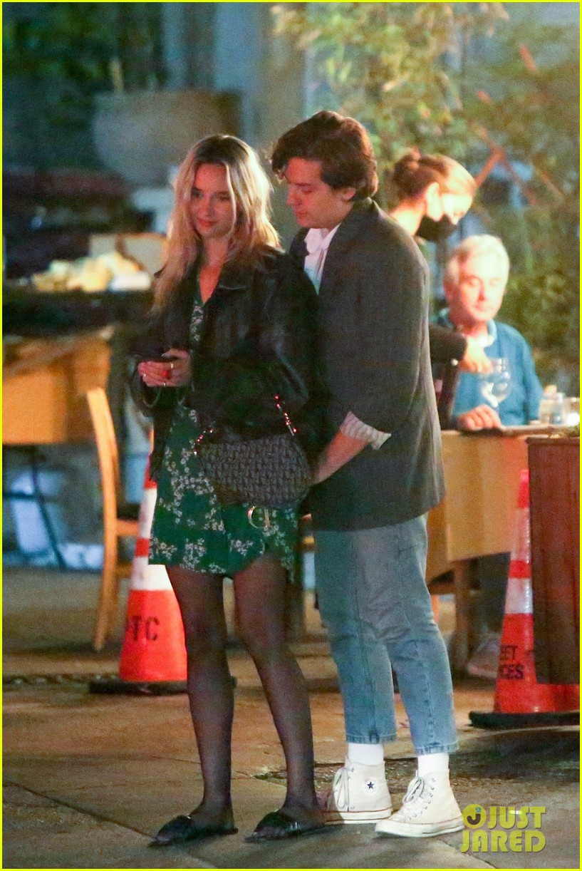cole-sprouse-ari-fournier-pack-on-pda-dinner-date-01.jpg