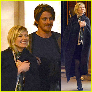 kirsten-dunst-garrett-hedlund-paris-strolling-couple.jpg