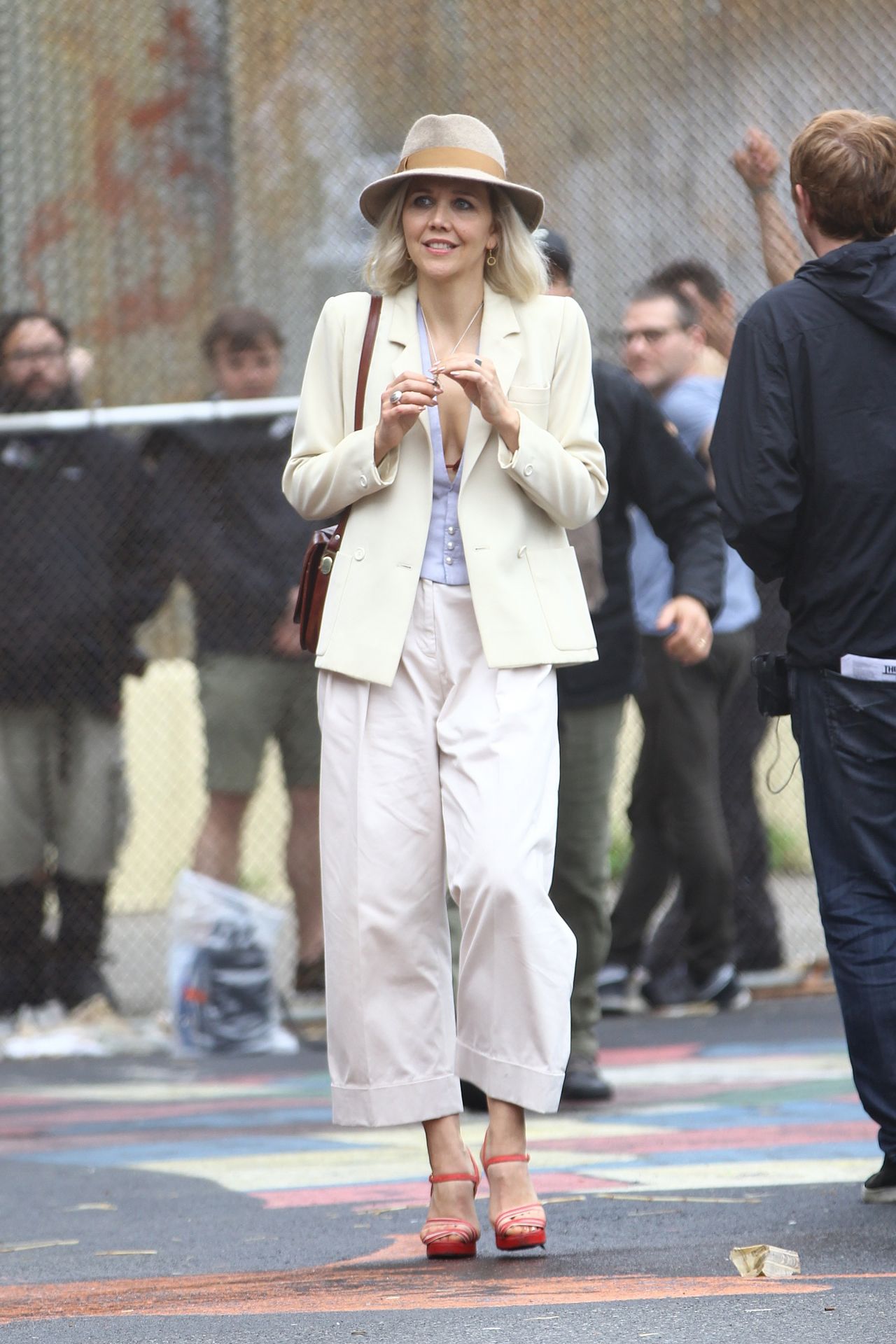 maggie-gyllenhaal-the-deuce-set-in-new-york-05-31-2018-1.jpg