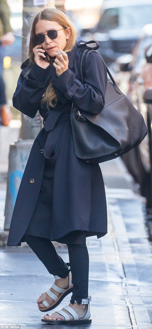 4B962FFD00000578-5662253-Former_child_star_Mary_Kate_Olsen_Sarkozy_was_spotted_smoking_a_-m-15_1524779210876.jpg