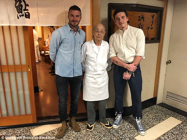 4C86FD5800000578-5757689-_The_most_amazing_dinner_Brooklyn_Beckham_paid_tribute_to_his_fa-a-251_1526995907303.jpg