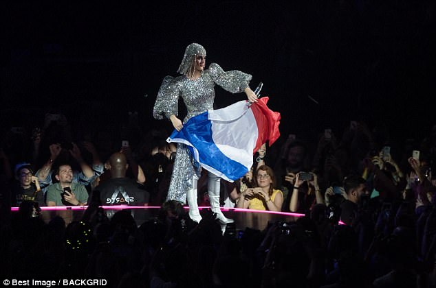 4CC10D4B00000578-0-Vive_la_France_The_musician_came_out_with_a_French_flag_as_her_t-a-16_1527699217552.jpg