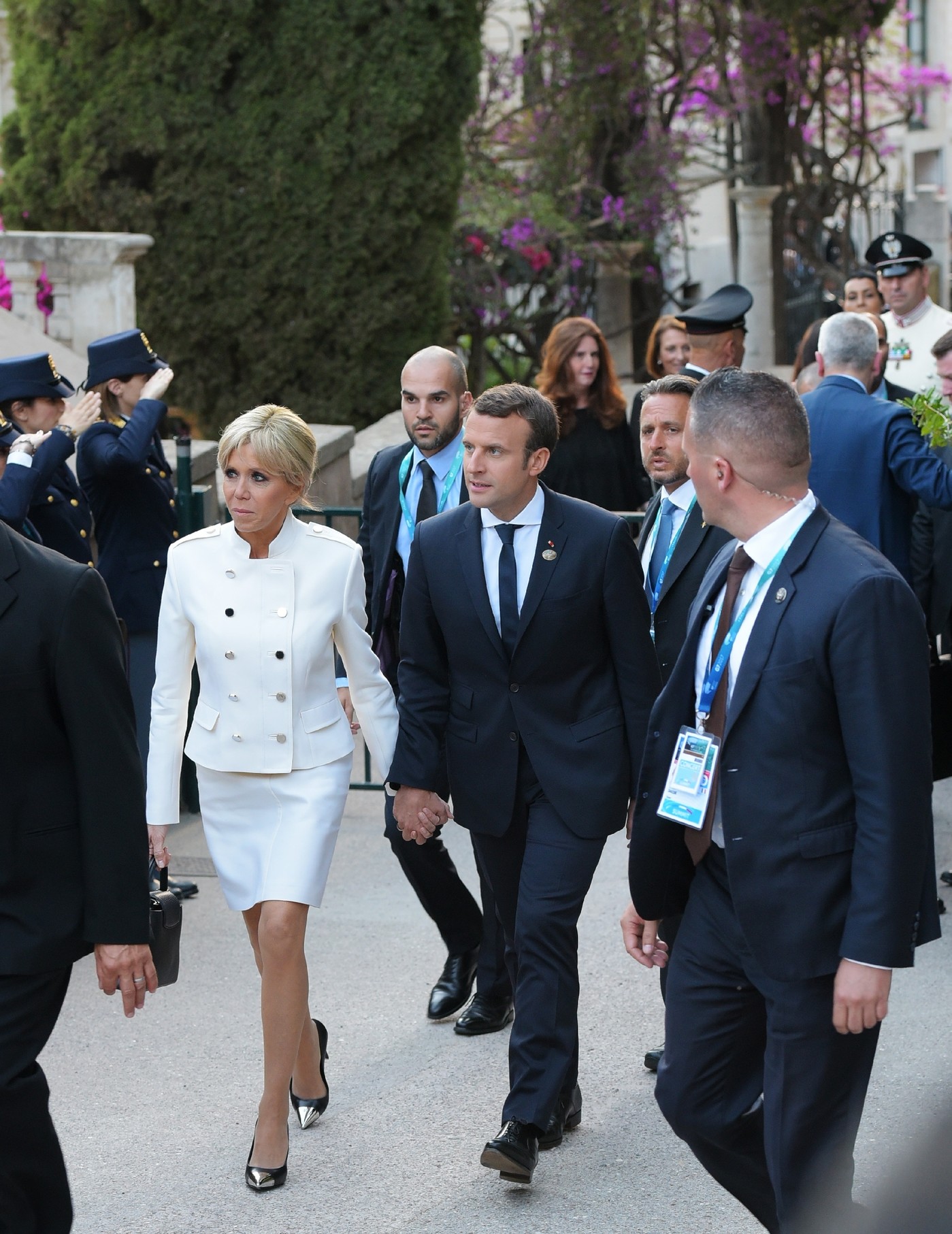 president-francais-Emmanuel-Macron-epouse-Brigitte-26-2017-G7-Taormina_1_1399_1813.jpg
