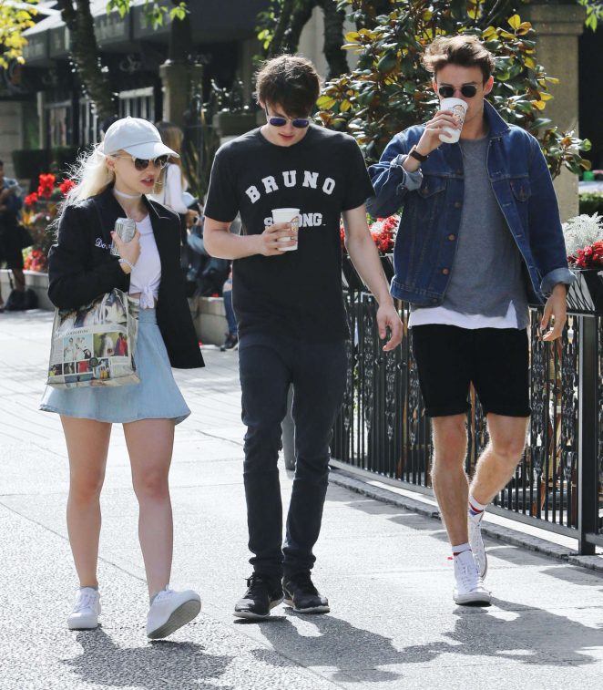 Dove-Cameron:-Out-for-Breakfast-in-Vancouver--10-662x757.jpg