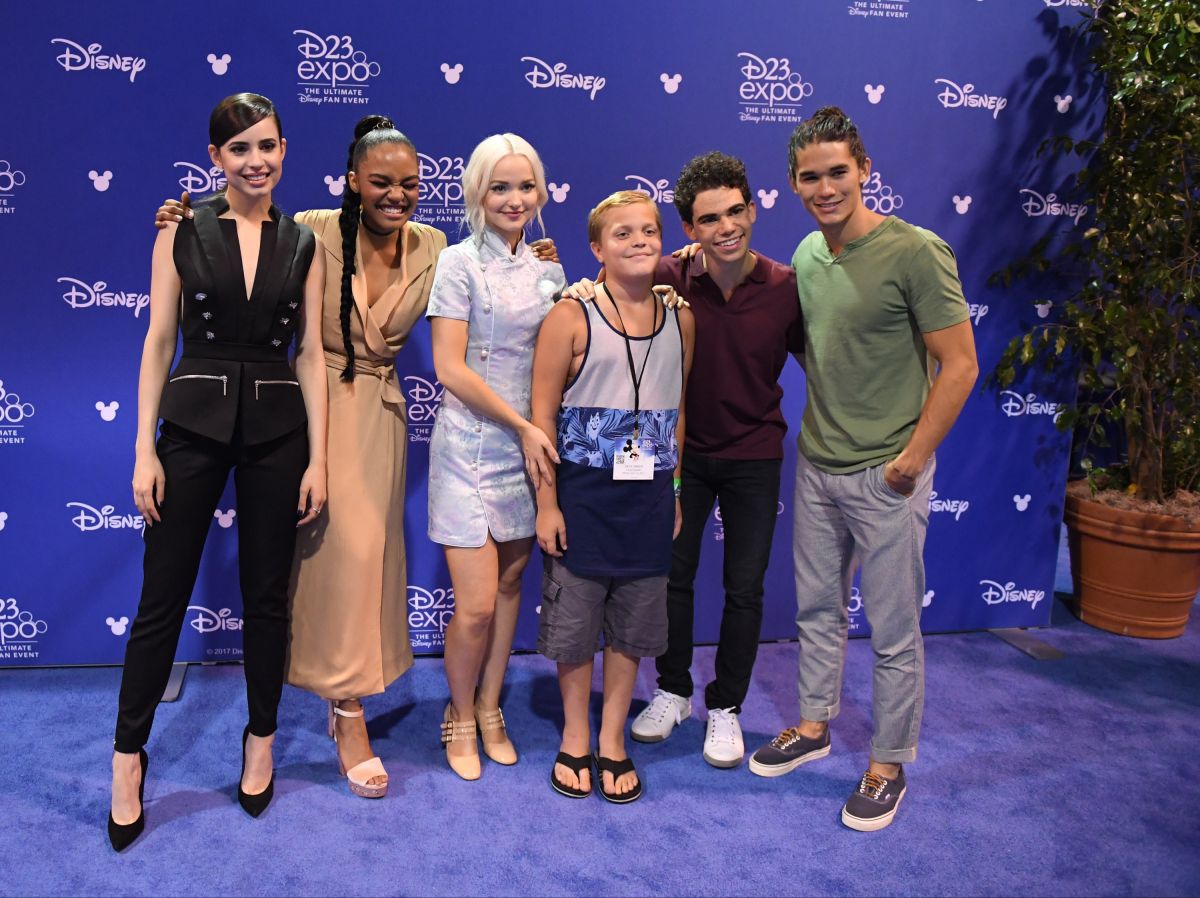 dove-cameron-at-disney-s-d23-expo-2017-in-anaheim-07-15-2017_3.jpg