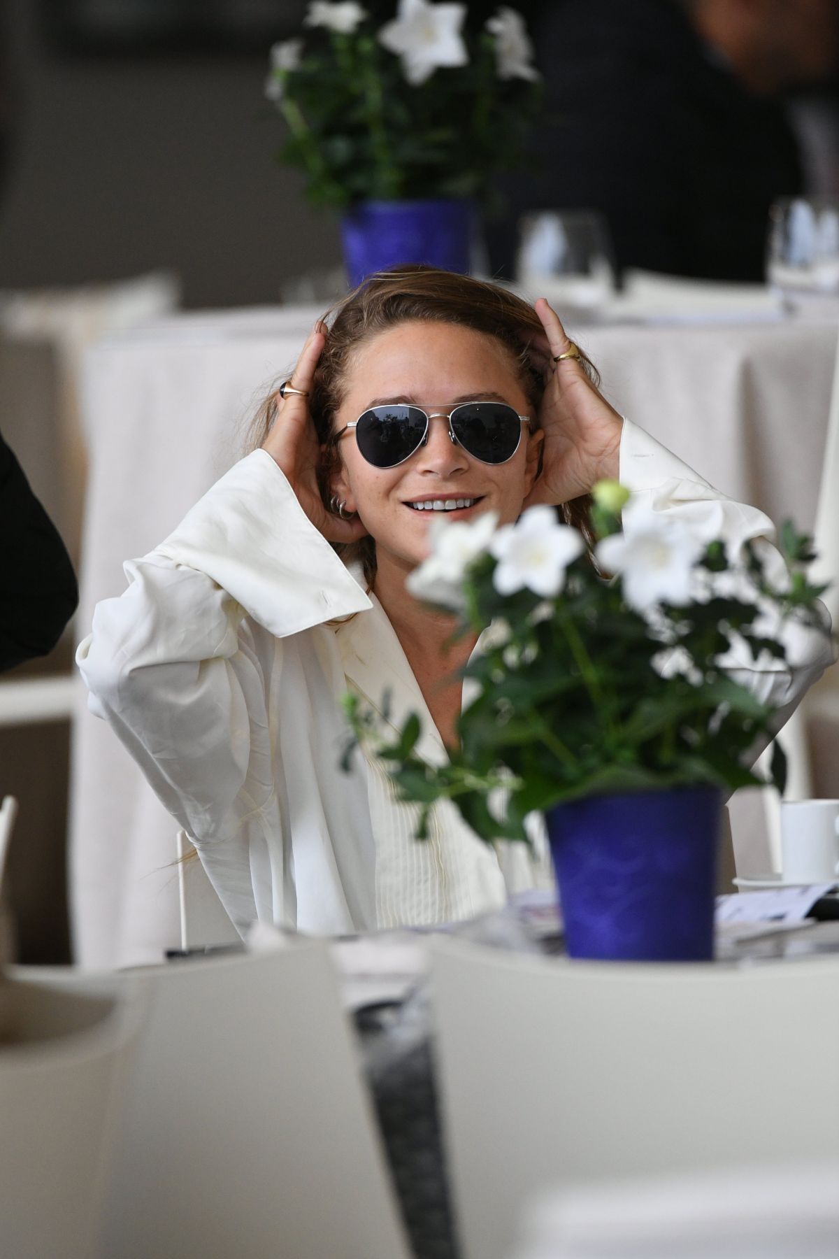 mary-kate-olsen-at-longines-paris-eiffel-jumping-in-paris-07-02-2017_5.jpg