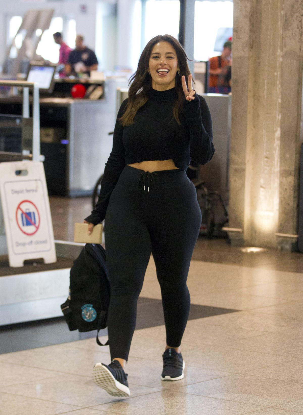 ashley-graham-arrives-at-airport-in-montreal-06-26-2018-2.jpg