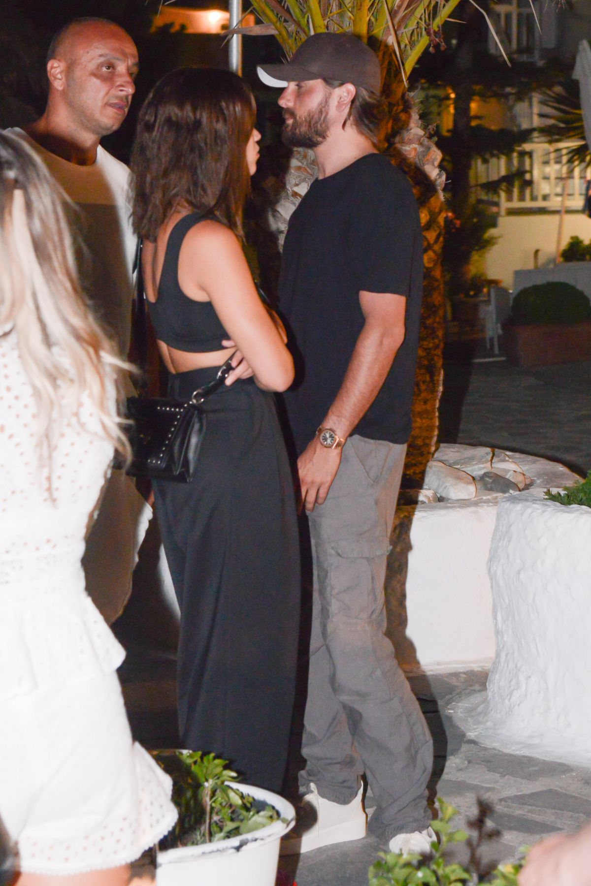 sofia-richie-leaves-restaurant-in-mykonos-07-09-2018-3.jpg