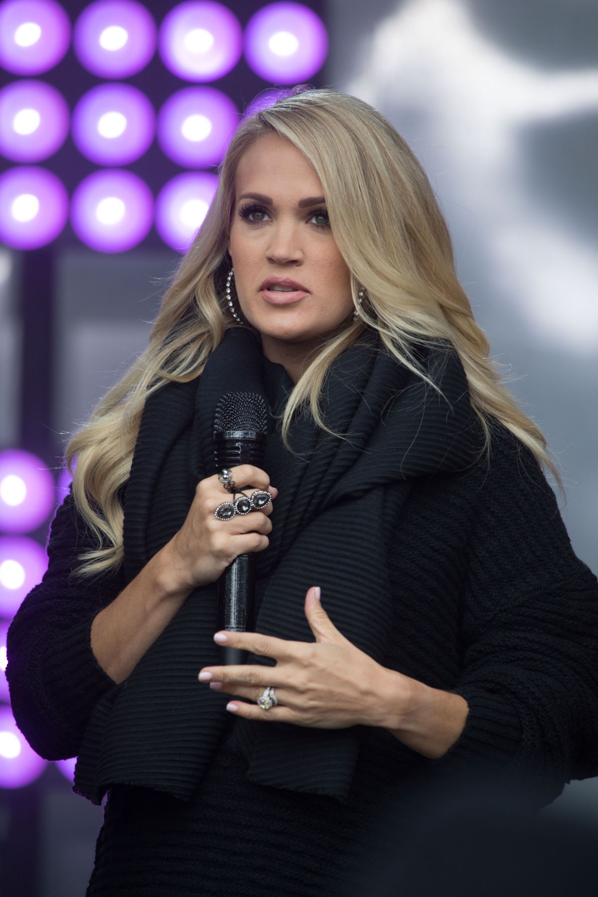 pregnant-carrie-underwood-performs-at-federation-square-in-melbourne-09-27-2018-2.jpg