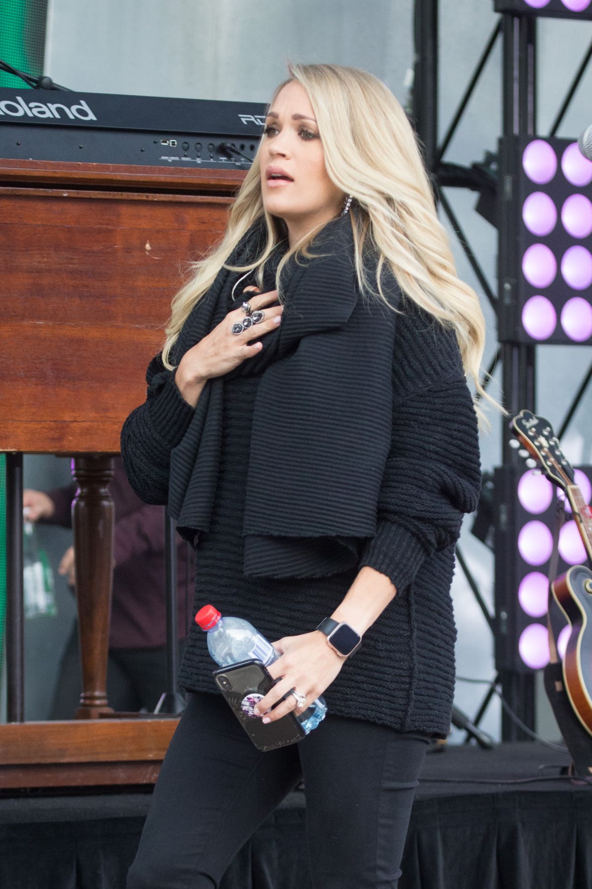 pregnant-carrie-underwood-performs-at-federation-square-in-melbourne-09-27-2018-7.jpg