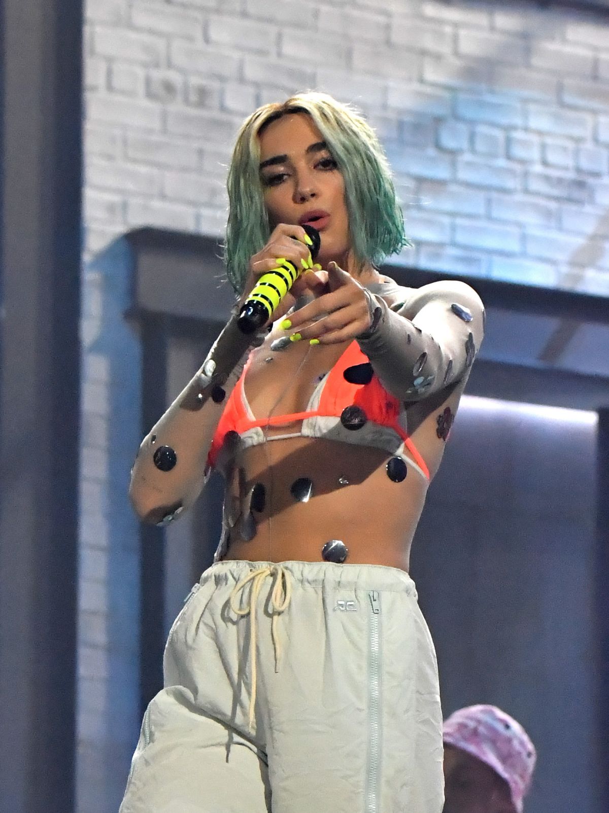 dua-lipa-performs-at-2018-american-music-awards-10-09-2018-2.jpg