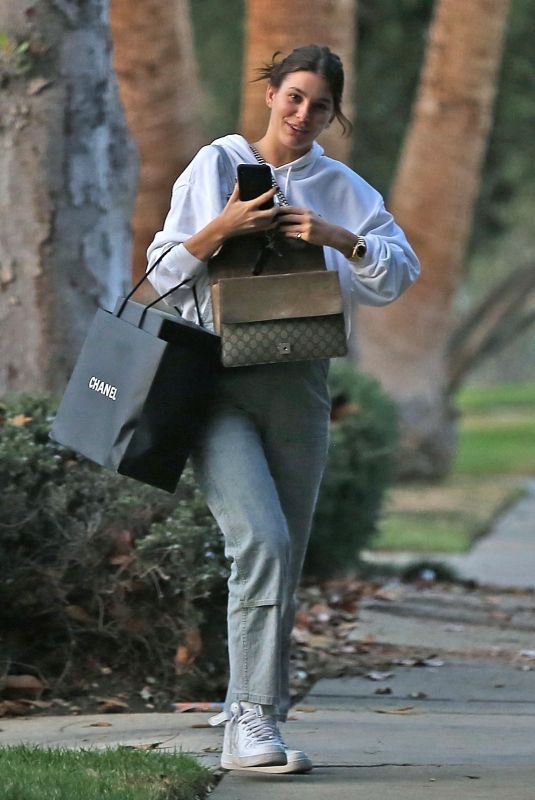 camila-morrone-out-and-about-in-beverly-hills-11-16-2018-0_thumbnail.jpg