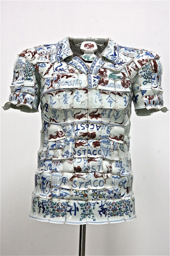 LI-Xiaofeng-Lacoste-Holiday-Collectors-Series-Porcelain-Polo-2010-front-1.jpg